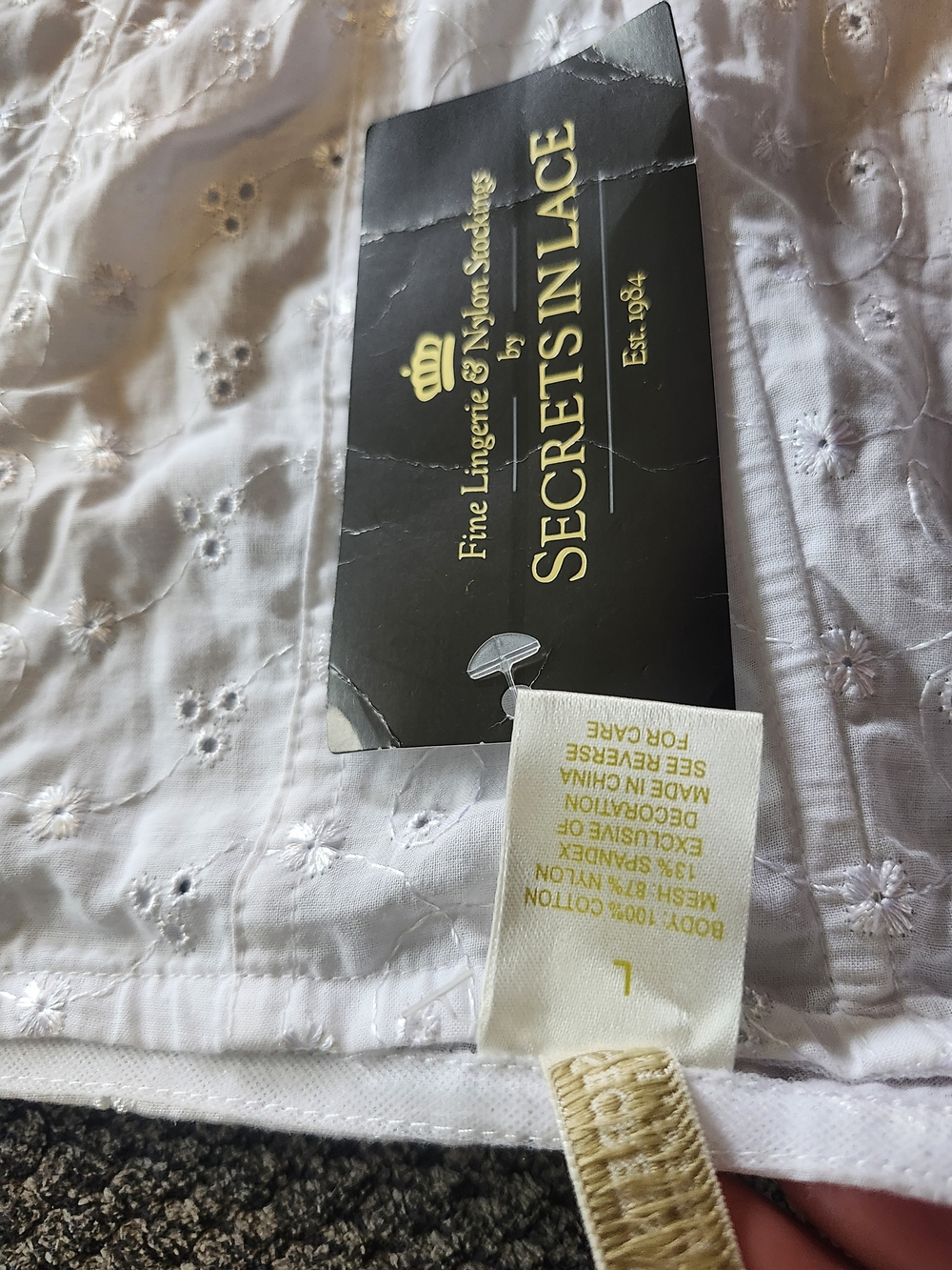 *New* Vintage Eyelet Garter Belt - Picture 6 of 7